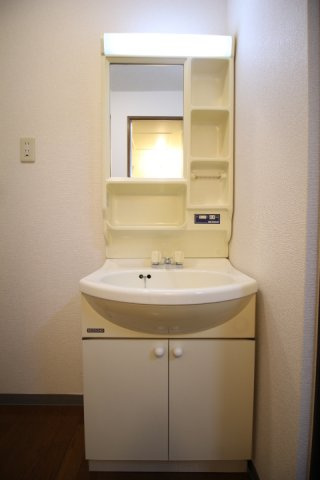 【独立洗面台】 | めぞんリベルテⅠ | 使いやすい独立洗面台です