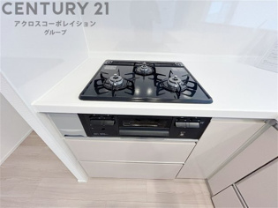 多数の調理器具を同時に使用でき、料理の効率化が可能。省エネで節約になり、様々な料理スタイルに適応できます。また、火力調整が独立しており、手入れや掃除もしやすく、今よりもっとお料理が楽しくなるかも。
