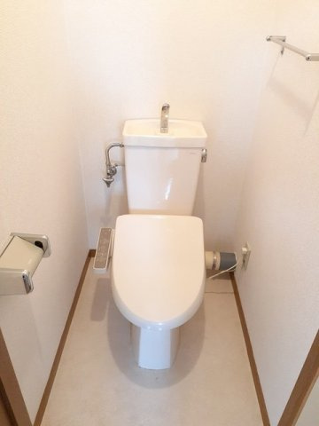 ニューエルディムしみずのトイレ|落ち着いた色調のトイレです