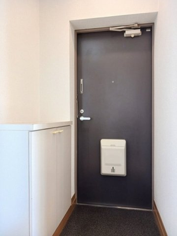 ニューエルディムしみずの玄関|落ち着いた玄関です