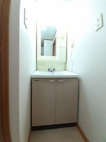 ＮＡＧＡＯＫＡ１９９７の洗面所|明るい洗面所です