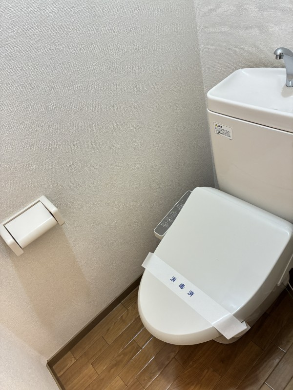 ビーライン川入　Ａのトイレ|落ち着いた色調のトイレです