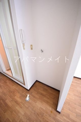 【設備】 | メゾンアリスト | 室内洗濯機置き場です