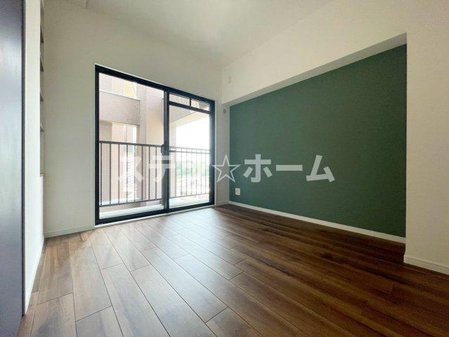アービング鶴見緑地公園の洋室|落ち着いた色調の洋室です