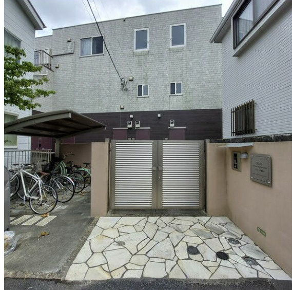 Bliss千歳烏山のエントランス
