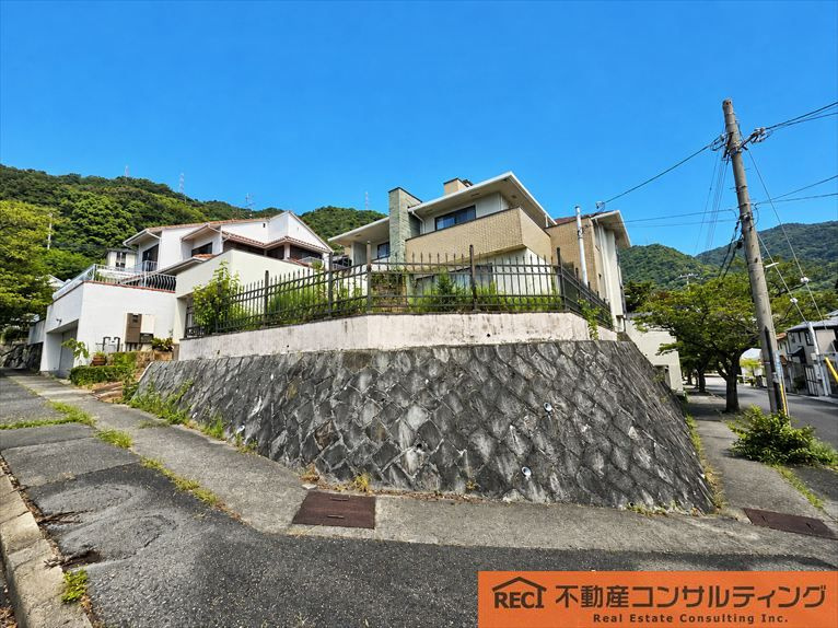 神戸市灘区篠原台　中古戸建の前面道路含む現地写真