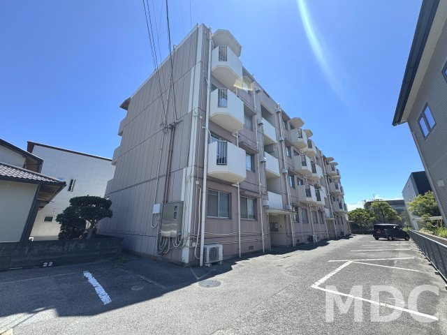 徳島市上助任町蛭子の賃貸マンションの駐車場