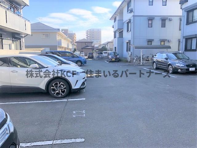 バティール西小森野B棟の駐車場|駐車場完備です