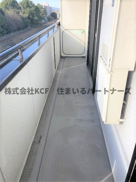 バティール西小森野B棟のバルコニー|バルコニーからの眺めを楽しみながら食事をしませんか