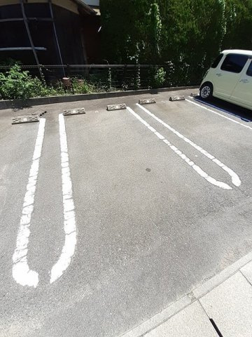 【駐車場】 | グレース上道Ａ | 車をお持ちの方に嬉しい駐車場付きの物件です