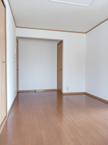 メゾン長船Ｂの居間・リビング|ゆったり過ごせる居間です