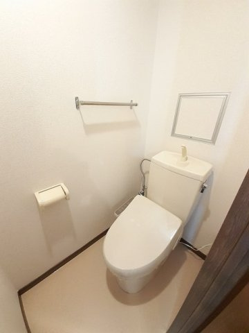 【トイレ】 | ウエスト・リバ－ | ゆったりとした空間のトイレです