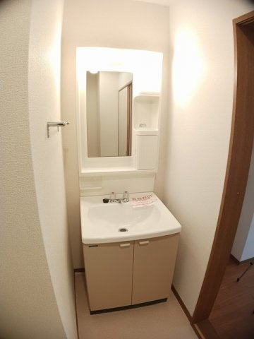 ニューエルディムゆうＣの洗面所|コンパクトで使いやすい洗面所