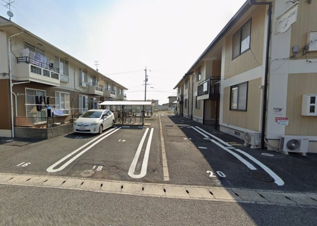 ファミーユ竹原　Ｄの駐車場