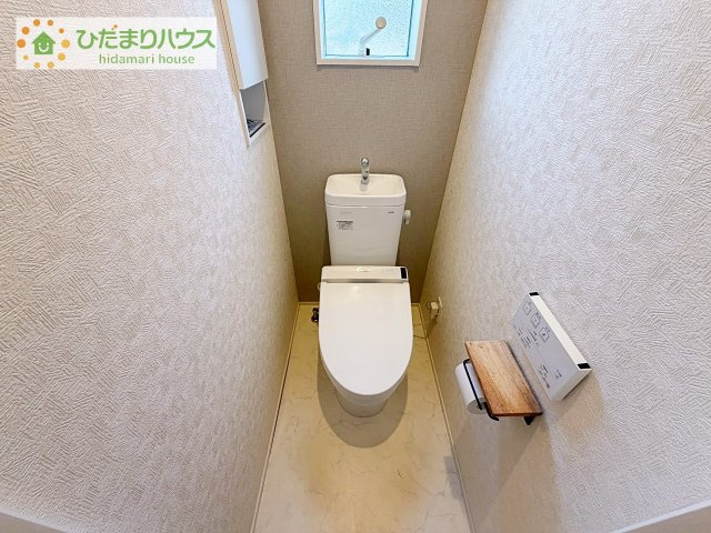 【トイレ】 | 取手市ゆめみ野5丁目　中古戸建 | 1・2階にトイレあり。階段を降りなくてもいいので、高齢者の方へも優しい配慮です
