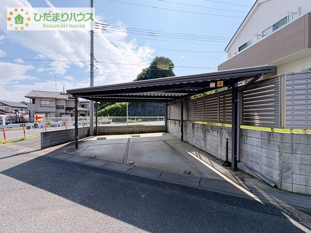 【駐車場】 | 取手市ゆめみ野5丁目　中古戸建 | カーポートを設置、並列2台のスペースを確保。