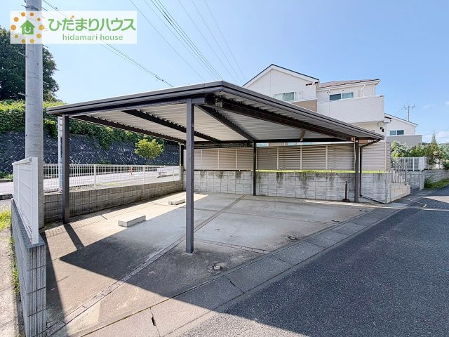 【駐車場】 | 取手市ゆめみ野5丁目　中古戸建 | 空いたスペースには自転車やバイクなども置けます。
