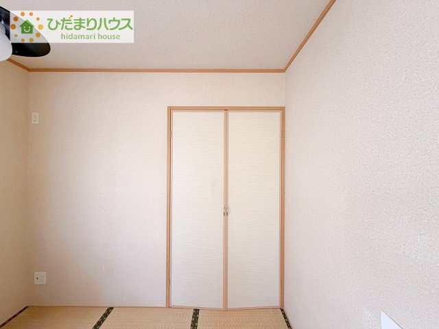 【収納】 | 取手市ゆめみ野5丁目　中古戸建 | 開き戸タイプの和室収納は大容量タイプ。お子様のグッズ収納にも。