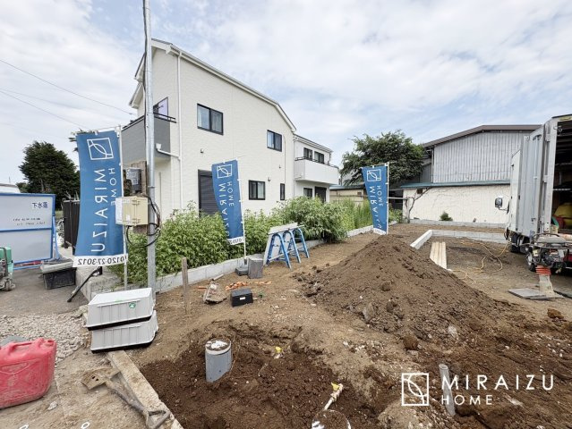 【前面道路含む現地写真】 | プライバシー性と開放感を高める住環境。陽当たりの良い開かれたロケーションを活かし、心地よい暮らしをプランニング