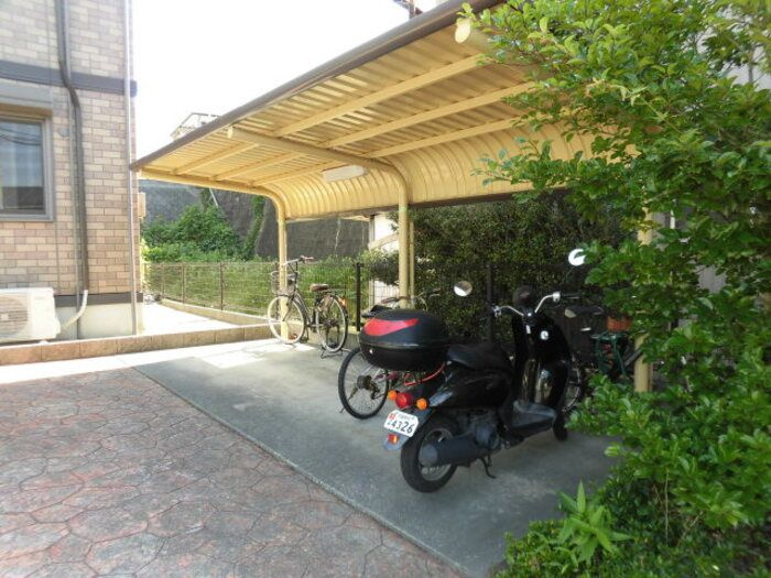 ボヌールⅡのその他共用部分|駐輪場に自転車も停められます♪