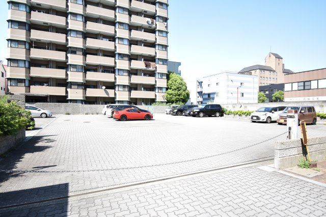 マンシオン・タイラの駐車場