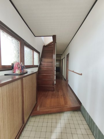 栗橋中央2丁目　中古住宅の玄関|母屋の玄関！とっても広々でお洒落！