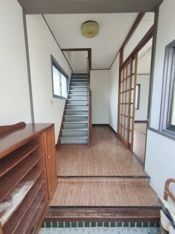 栗橋中央2丁目　中古住宅の玄関|事務所（元ピアノ教室）の玄関です！