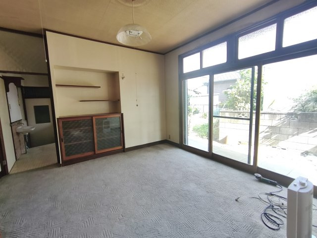 栗橋中央2丁目　中古住宅の居間・リビング|母屋のリビングです！！