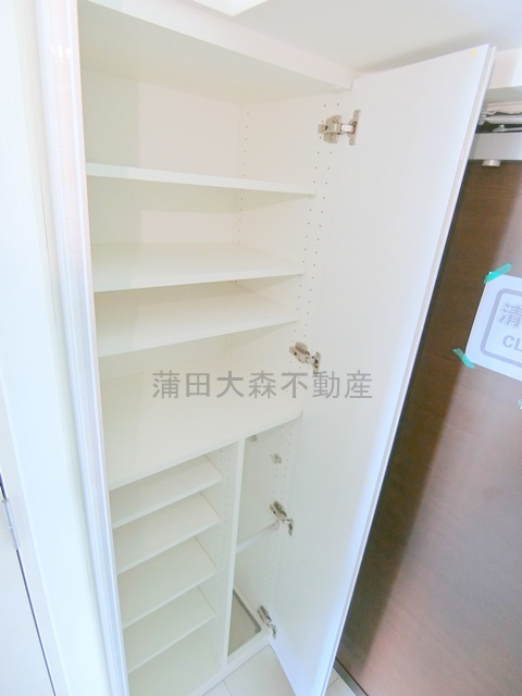 クオリタス南大井の設備|玄関収納　シューズBOX