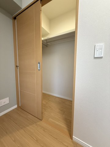神戸元町山手ヴィアージュの収納|富な収納力を誇るウォークインクローゼット。
お部屋をすっきりと広々お使いいただけます。