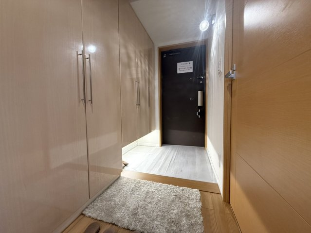 神戸元町山手ヴィアージュの玄関|住まいの第一印象を彩る、明るく心地よい玄関空間。