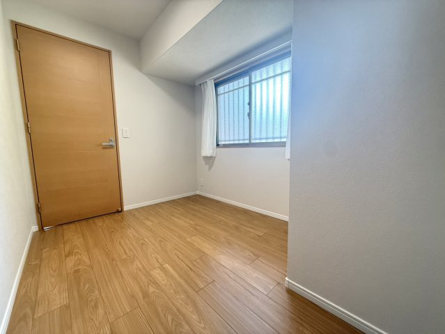 神戸元町山手ヴィアージュの洋室|約5.0帖の洋室は、寝室として使いやすい落ち着いた空間です