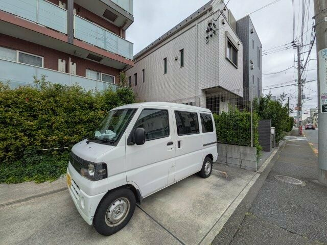 ログ池上の駐車場