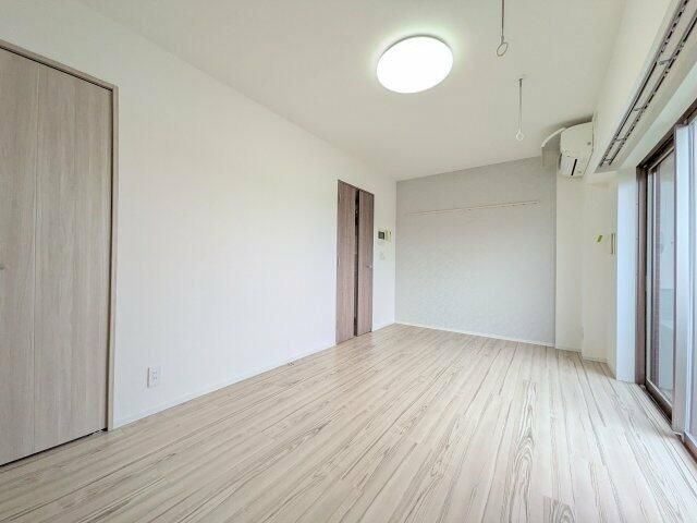 ログ池上の内装