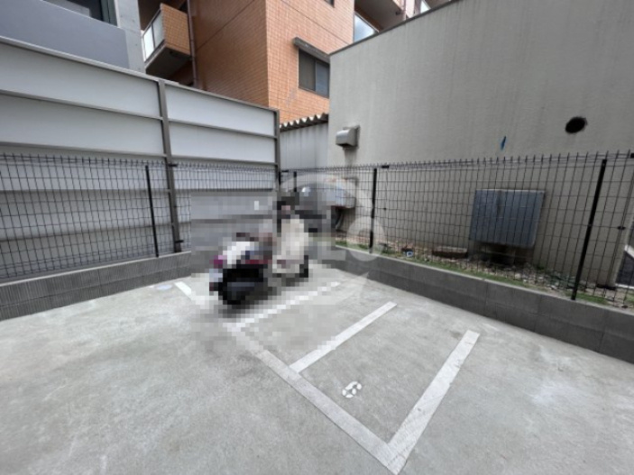 モダンパラッツォ江坂アクシアの内装|バイク置き場