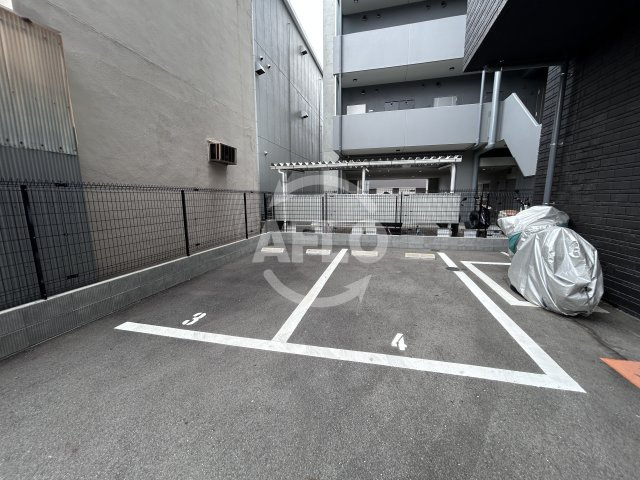 モダンパラッツォ江坂アクシアの駐車場|駐車場