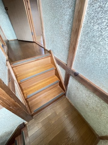 大和田5丁目　戸建の内装|階段