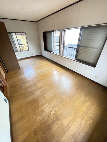 大和田5丁目　戸建の洋室|2階　洋室9帖