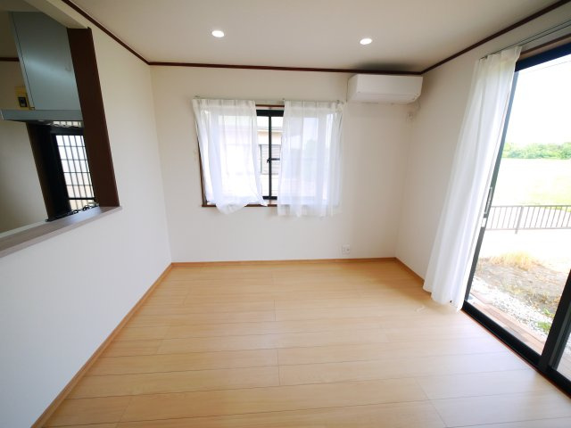 東金市薄島　  中古戸建 の居間・リビング|内外装リフォーム済み令和8年7月 敷地約219坪 駐車10台可能　業務スーパー徒歩約10分