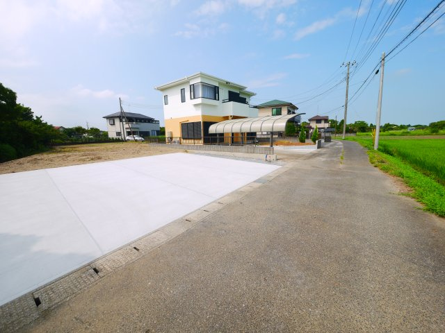 東金市薄島　  中古戸建 の駐車場|内外装リフォーム済み令和8年7月 敷地約219坪 駐車10台可能　業務スーパー徒歩約10分