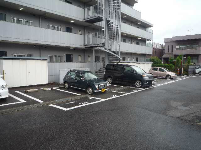サンヒルズ松和花壇の駐車場
