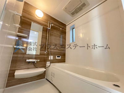 【浴室】 | 中央区熊内町8丁目　新築戸建 | 浴室乾燥機付きユニットバスで雨の日のお洗濯にも大活躍♪
