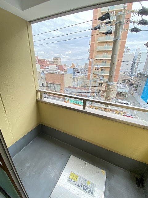 AMAコートのバルコニー