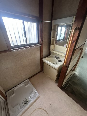 上鳥羽塔ノ森柴東町　　貸事務所兼貸倉庫の洗面所|1F 洗面所