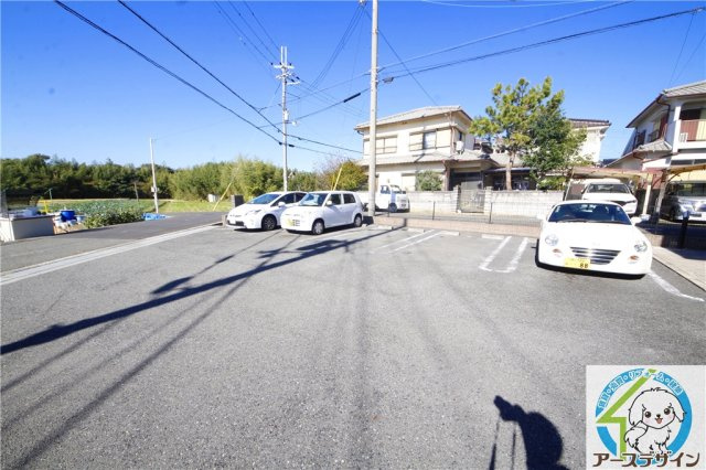 ルミエール魚住の駐車場