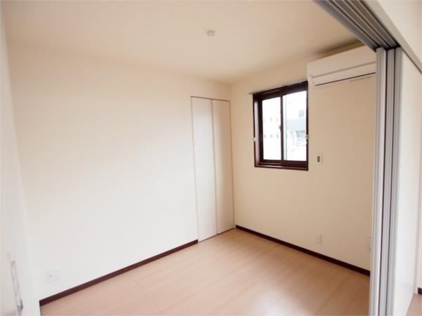サンライズ梅丘の寝室