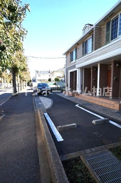 【仲介手数料：50％OFF】対象物件！の駐車場|駐車場があるので、車を買う予定の方も安心です