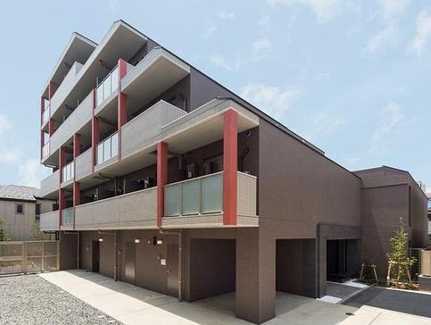 【外観】 | カーサスプレンディッド新中野 | 鉄筋コンクリート造のがっちりとした建物。