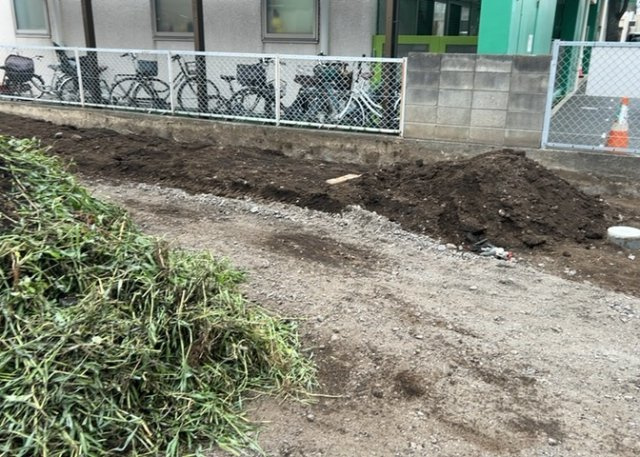 【外観】 | 土地の形が極端に長細かったり、狭小地、あるいは道路との高低差がある傾斜地だった場合、後々売ろうとしても買い手がつかない場合もあります。後々、売却することになった時に価値の下がらない土地を選びましょう。