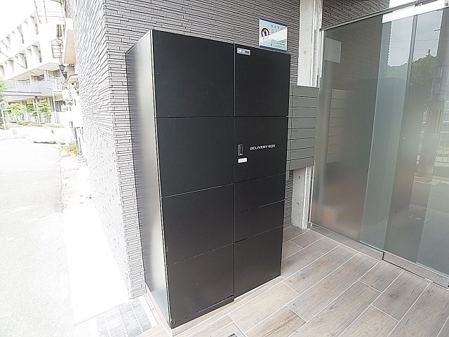 ラムール下三条のその他共用部分|宅配BOXも便利な設備です